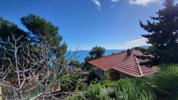 Haus mit Meerblick und zwei Wohnungen auf der romantischen Insel Cres, 500 Meter vom Meer entfernt 