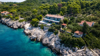 Zwei moderne Villen auf einer abgelegenen Insel in der Nähe von Dubrovnik, die zu einer einzigen Villa mit 422 m2 Fläche und 5656 m2 Grundstück vereint werden können 