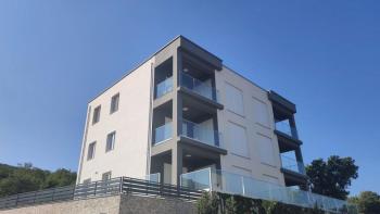 Appartement avec piscine partagée et vue mer dans le quartier paisible de Klenovica, à 60 mètres de la mer 