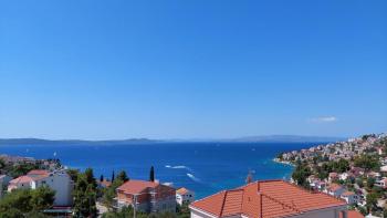 Preisgünstige Wohnung in der Gegend von Trogir mit Meerblick 