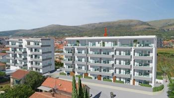 Étonnant penthouse avec vue sur la mer et Trogir 