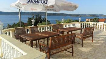 Perfect hotel only 50 meters from the sea in Zadar area with restaurant and fitness 