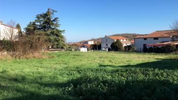 Land in Antonci, Poreč, for construction of 10 units/apartments spread over 2 buildings 