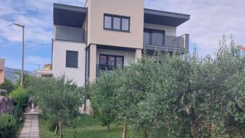 Wonderful newly built house in Kastela, 200 meters from the sea 