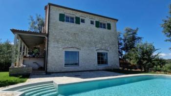 A beautiful stone house with a sea view in Porec 