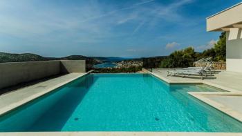 Luxusní moderní vila s úchvatným výhledem ve Vinisce 