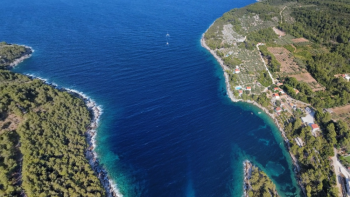 Nádherný pozemek v oblasti Vela Luka na ostrově Korčula, 60 m od moře 