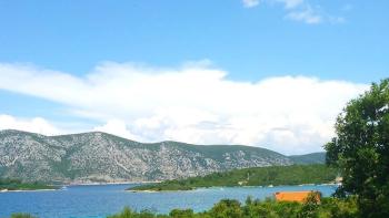 Městský pozemek na krásném ostrově Korčula 50 m od moře 