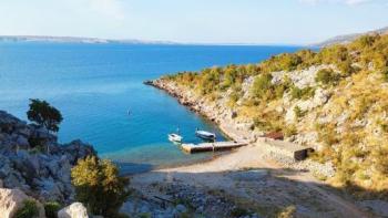 Maison avec potentiel à 50 mètres de la mer à Lukovo Sugarje 