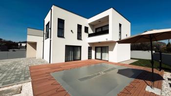 Modern semi-detached house with pool near the sea and yachting marina in Pomer, Medulin 