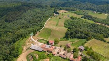 A large property with a well-established business! 40 hectares of land in Blatusa! 