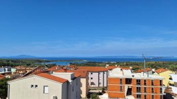 Zweistöckige Wohnung mit Panoramablick auf das Meer in Liznjan 