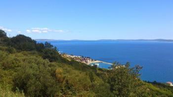 House for renovation on Omis riviera, 500m from the sea 