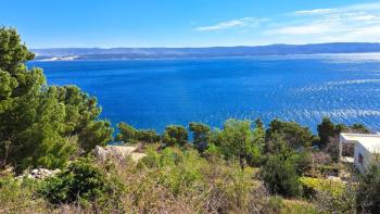 Fantastisches Grundstück in der 1. Reihe zum Meer an der Riviera von Omis 