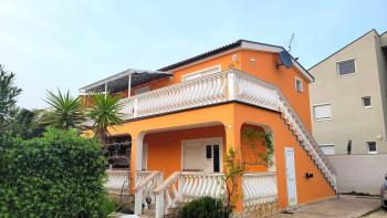 Két hálószobás apartman Zadar környékén, 25 méterre a strandtól 