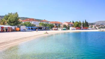 Great 3-bedroom penthouse on Ciovo, Trogir, 100 meters from the sea 