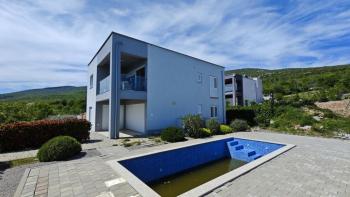 Appartement à 200 mètres de la mer à Smokvica Krmpotska, Novi Vinodolski, dans une résidence avec piscine 