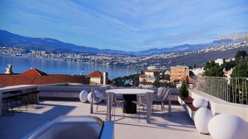 Luxurious penthouse in the center of Opatija, private location and roof pool, only 200m from the sea 