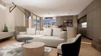Tágas apartman egy luxus új épületben, tengerre néző kilátással és garázzsal, mindössze 200 méterre a Lungomare-tól Abbáziában. 