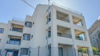 Neue atemberaubende Wohnung mit 64 m² in einem Neubau, 200 Meter vom Strand und dem Zentrum von Opatija entfernt, mit Garage! 