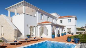 Magnificent villa in Porec area in a luxury condonimium 1 km from the sea 