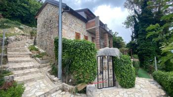 Maison en pierre authentique avec beaucoup de potentiel dans la région de Crikvenica 
