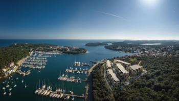 PORTO PULA luxury residence on the 1st line to the by luxury yachting marina! 