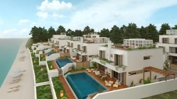Wunderschöner Komplex moderner Villen in erster Linie an der Riviera von Kastela 