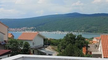 Discounted 2-bedroom apartment in the city of Krk with sea views! 