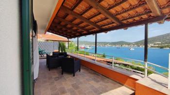 Rare property on the 1st line to the sea with mooring for a boat in Vinisce, Trogir 