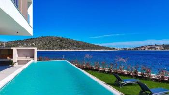Elegant modern villa by the sea in Sevid! 