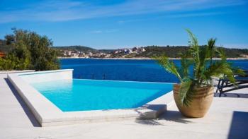 New built modern style villa by the sea in Sevid! 