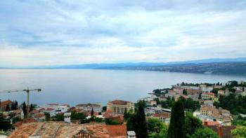 Detached house of 250m2 with a panoramic view of the sea in Opatija 