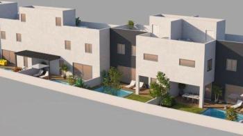 Terraced 3-bedroom villettas with swimming pool 100 meters from the sea 