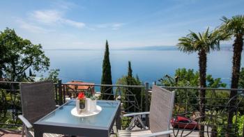 Apartment in Opatija, second row to the sea with a view of Kvarner 