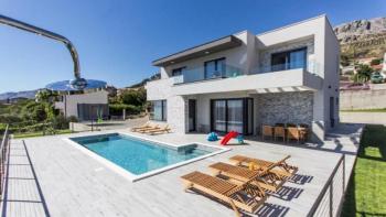 Moderní vila s výhledem na moře v těsné blízkosti Splitu 