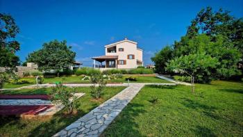 Comfortable Istrian style villa with a swimming pool and a spacious garden 