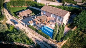 Provence style villa with swimming pool in Svetvinčenat 