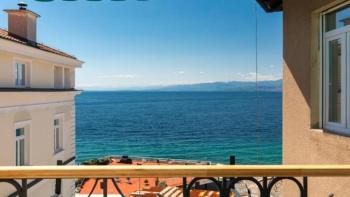 Wohnung 20 m vom Meer entfernt mit 2 Balkonen in Opatija, 1. Reihe zum Meer 