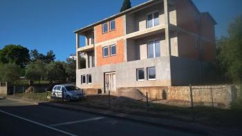 Aparthaus mit 5 Wohnungen in Malinska, 500 m vom Meer entfernt 