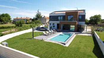 Modern new building with swimming pool in Marcana 