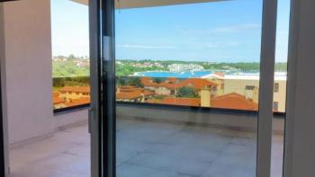 Penthouse apartment in Banjole, Medulin, overlooking the sea and beach 