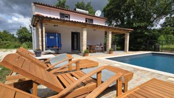Schöne und günstige rustikale Villa mit Pool in Žminj, auf einem 2781 m² großen Grundstück! 