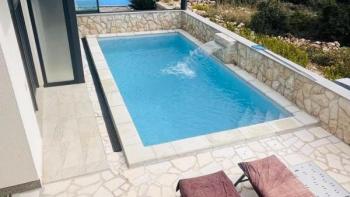 Duplex villetta with pool in Mandre, Kolan, Pag peninsula, 350 m from the sea 