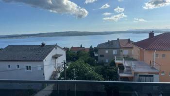 Wohnung mit 2 Schlafzimmern in Crikvenica, schöner offener Meerblick 