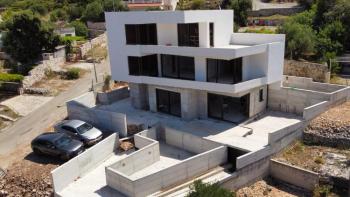 Luxuriöse neue Villa in Rogoznica zu verkaufen, 100 m vom Meer entfernt 