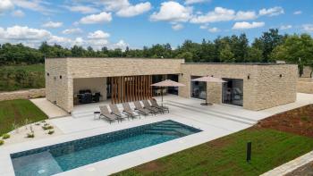 Design one-story villa located in a private complex in Svetvincenat 