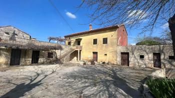 House in Svetvinčenat, for renovation 
