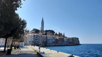 Apartment in a new building with a garden within walking distance of the beach in Rovinj 