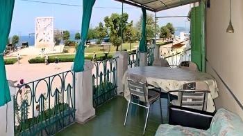 Apartment with 2 bedrooms with a sea view, right by the sea in Rovinj, for sale 